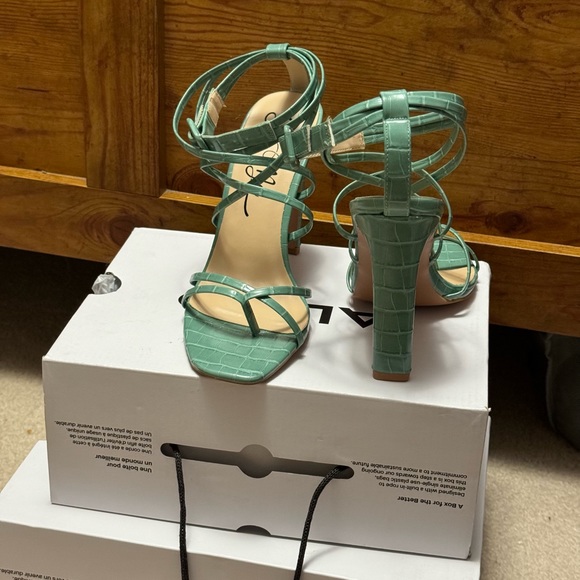 Mint (green) coloured heels - Picture 2 of 2